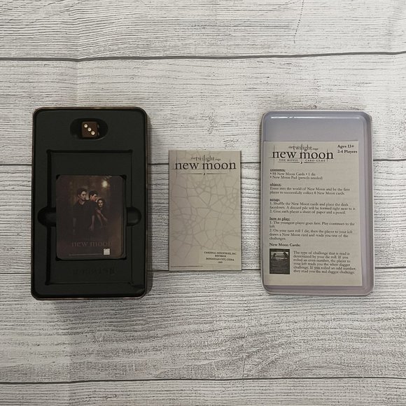 Twilight Saga New Moon The Movie Card Game NWOT - Picture 2 of 4